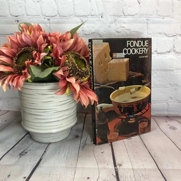 Other - Vintage 1970 FONDUE COOKERY cookbook
